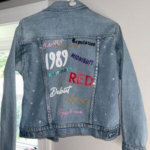 Old Navy Light Blue Embellished Denim Jacket with Multicolor Patches